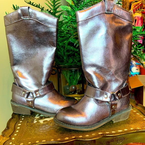Candie’s Boots - Picture 1 of 3